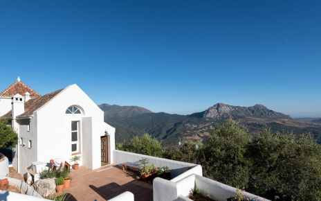 Terrazas con magníficas vistas panorámicas hasta el mar y Marruecos